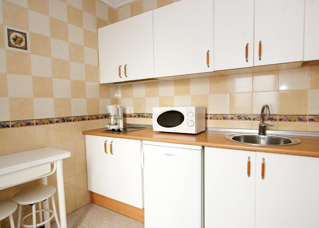 Apartamentos Nina De Oro Torremolinos Oda fotoğraf